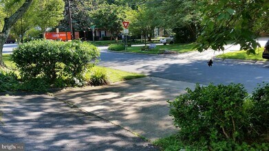 5909 Lenox Rd in Bethesda, MD - Building Photo - Building Photo