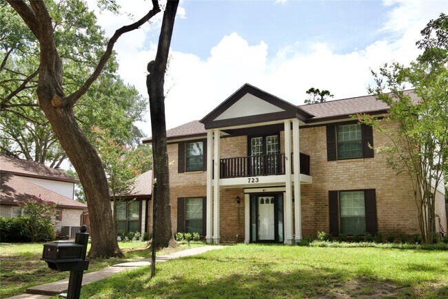 723 Leaflet Ln in Spring, TX - Foto de edificio - Building Photo