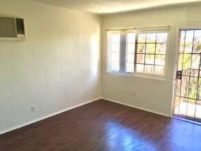 1129 E Maple St, Unit 1129 in Pasadena, CA - Foto de edificio - Building Photo