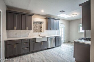 2521 N 28th Pl in Phoenix, AZ - Foto de edificio - Building Photo