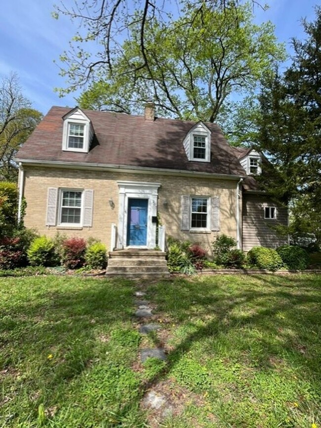 property at 207 N Confederate Ave