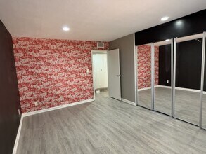 5121 W 75th St, Unit 1 in Prairie Village, KS - Foto de edificio - Building Photo