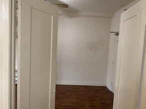 3906 Beverly Blvd, Unit Bachelor in Los Angeles, CA - Foto de edificio - Building Photo