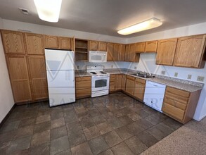 657 N 14th St in Laramie, WY - Foto de edificio - Building Photo