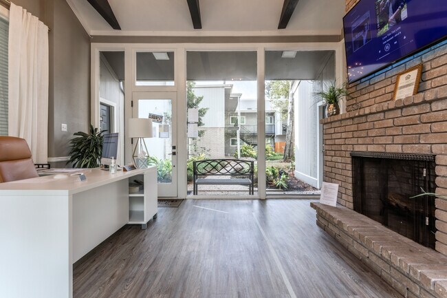 Trailwood Village Apartments in Kingwood, TX - Building Photo - Interior Photo