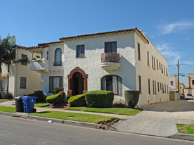 361 N Curson Ave Apartments