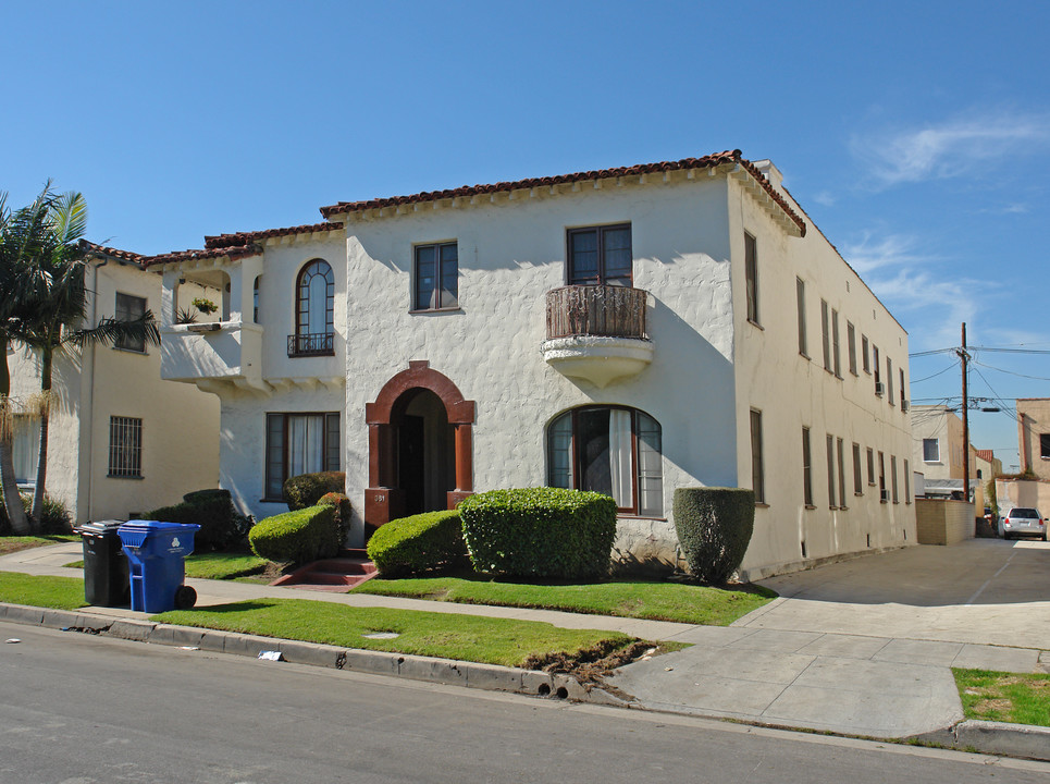 361 N Curson Ave in Los Angeles, CA - Building Photo