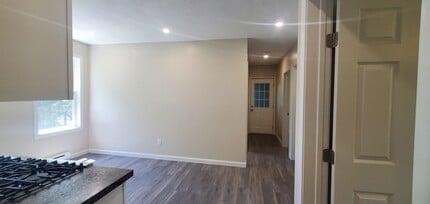 86 Pinehurst Ave in Auburn, MA - Building Photo - Building Photo