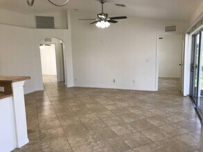 1739 NW 19th Ter in Cape Coral, FL - Foto de edificio - Building Photo