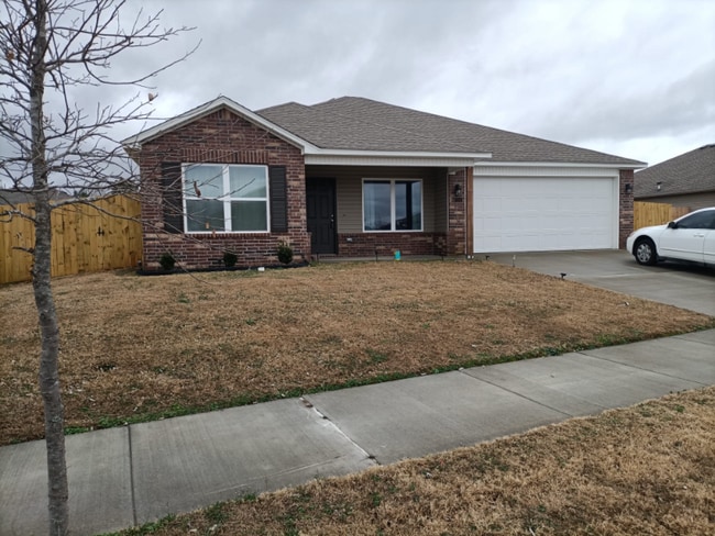 2801 W McLaren Dr in Fayetteville, AR - Foto de edificio - Building Photo