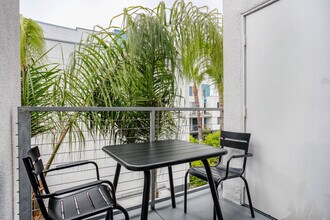 5535 Westlawn Ave in Los Angeles, CA - Foto de edificio - Building Photo