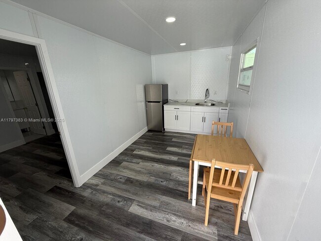 11260 SW 203rd St in Miami, FL - Building Photo - Building Photo