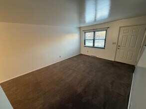 2951 Columbus St in Grove City, OH - Foto de edificio - Building Photo