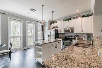 12609 Bassbrook Ln in Tampa, FL - Building Photo - Building Photo