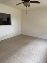 423 Chatham U in West Palm Beach, FL - Building Photo - Building Photo
