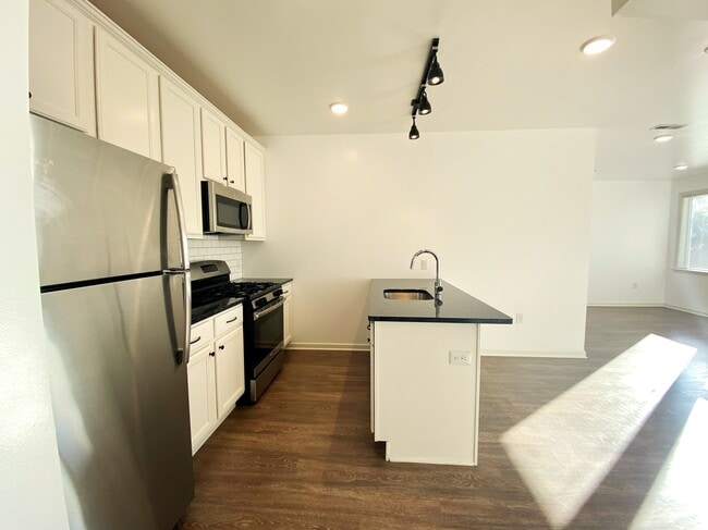 4114 Lauriston Street in Philadelphia, PA - Foto de edificio - Building Photo