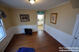 31 Wade St, Unit LEFT in Boston, MA - Building Photo