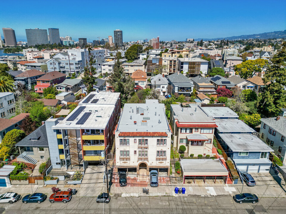 263 Athol Ave in Oakland, CA - Building Photo