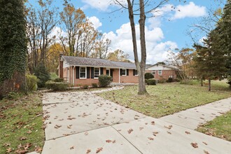 10015 Blue Coat Dr in Fairfax, VA - Foto de edificio - Building Photo