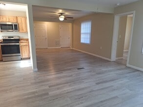 547 Ronceverte Ave, Unit 2 in Ronceverte, WV - Building Photo - Building Photo