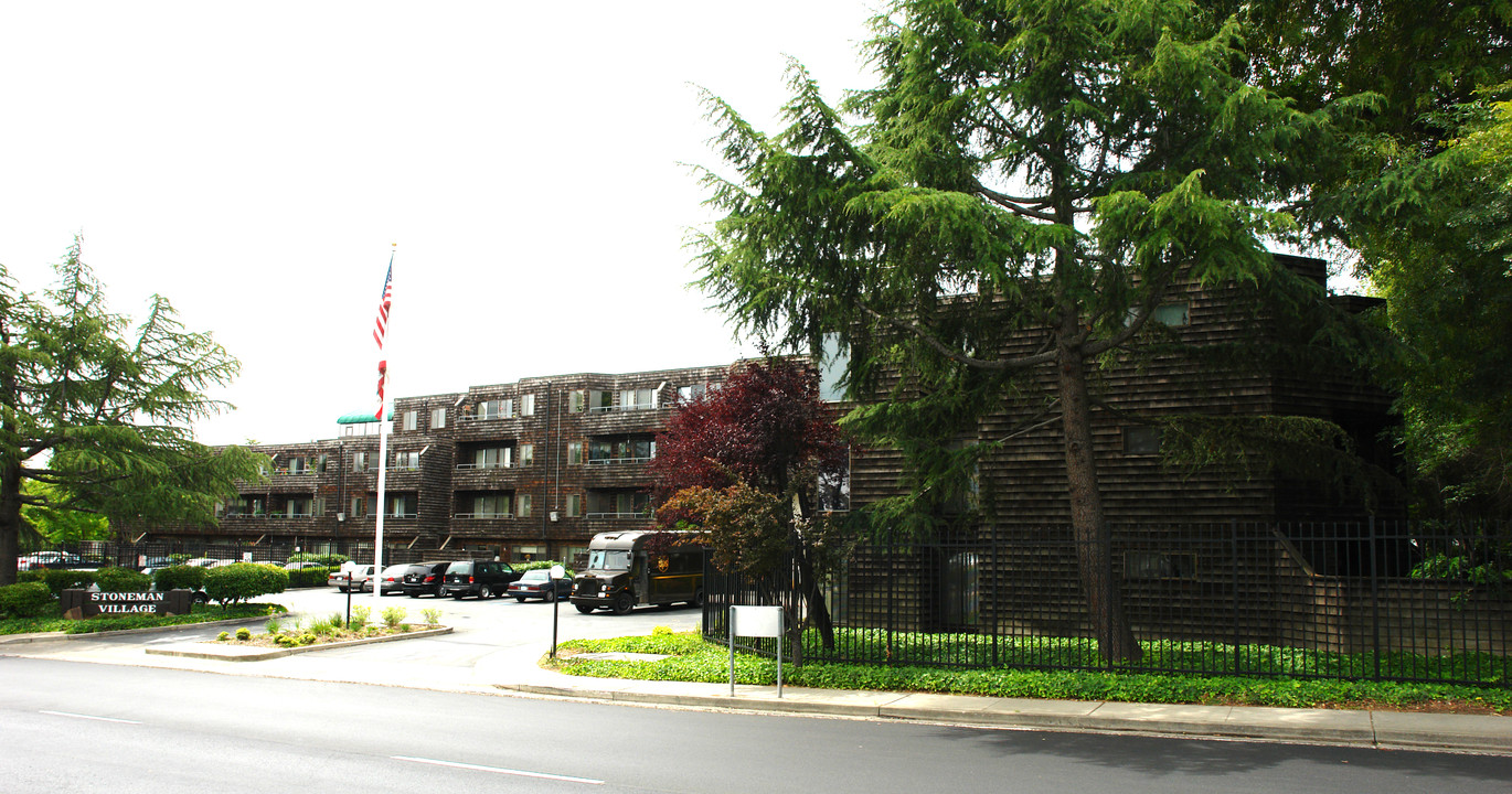 Stoneman Village I in Pittsburg, CA - Building Photo