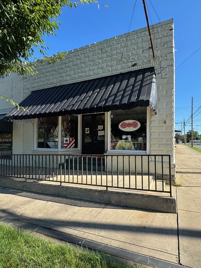 102 W Virginia Ave in Bessemer City, NC - Building Photo - Building Photo