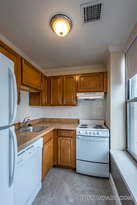 1126 Boylston St in Boston, MA - Building Photo
