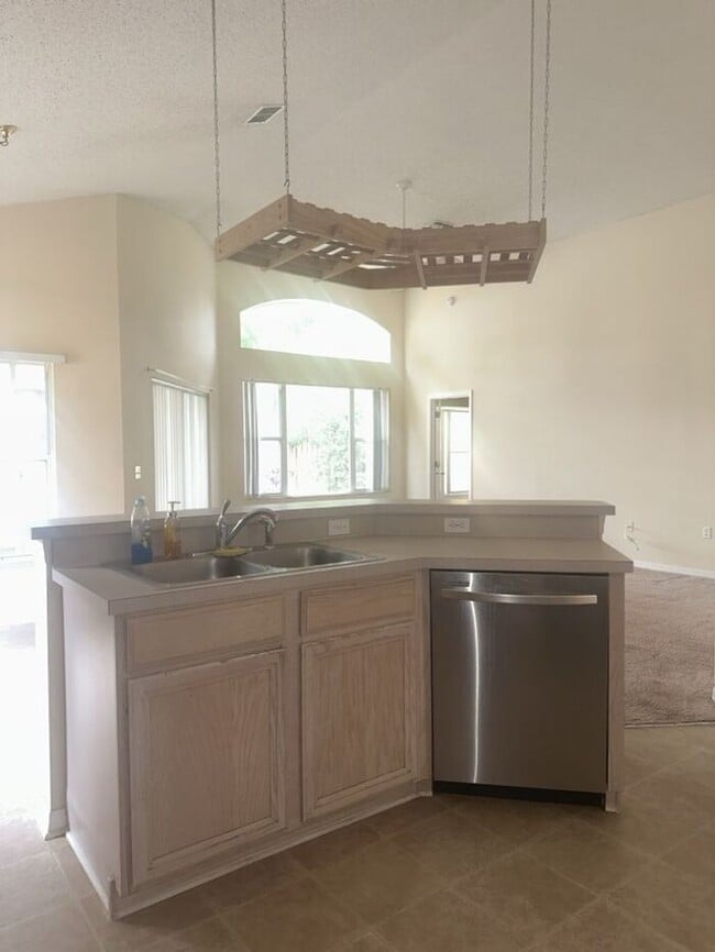 8928 Southbay Dr in Tampa, FL - Building Photo - Building Photo