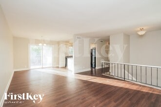 0N084 Elmwood St in Winfield, IL - Foto de edificio - Building Photo