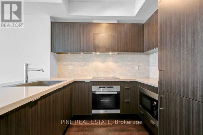 21-3421 Widmer St in Toronto, ON - Building Photo - Building Photo