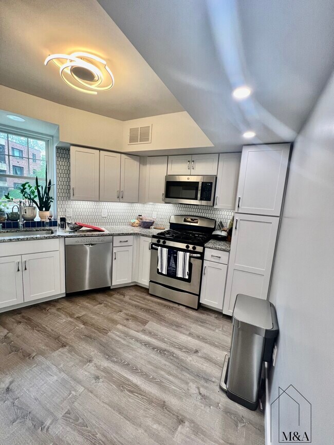 576 Washington St, Unit 7 in Brookline, MA - Building Photo - Building Photo