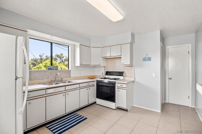 3616 E 10th St-Unit -B in Long Beach, CA - Building Photo - Building Photo