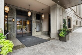 3376 Peachtree Rd NE in Atlanta, GA - Building Photo - Building Photo