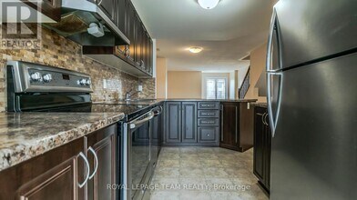 648 Chapman Mills Dr in Ottawa, ON - Building Photo - Building Photo