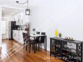 270 NE 191st St in Miami, FL - Building Photo - Building Photo