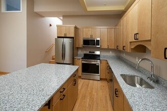 140 Main St in Northampton, MA - Building Photo - Building Photo