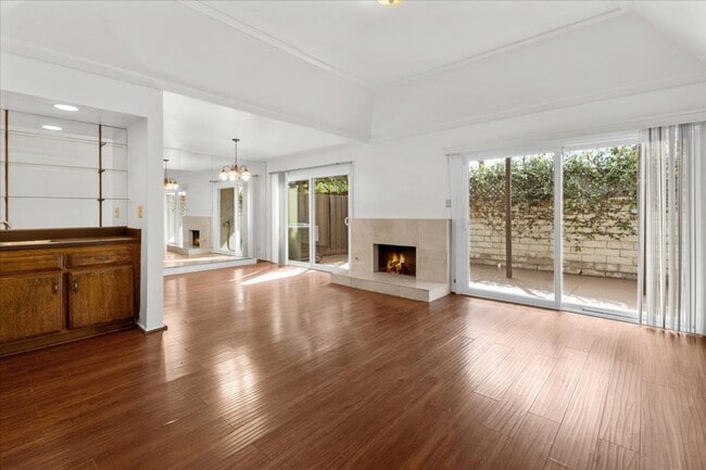 20651 Roscoe Blvd in Los Angeles, CA - Building Photo - Building Photo