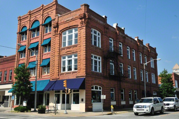 100 W Main St in Washington, NC - Building Photo