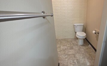 1957 E Battlefield Rd in Springfield, MO - Building Photo - Building Photo