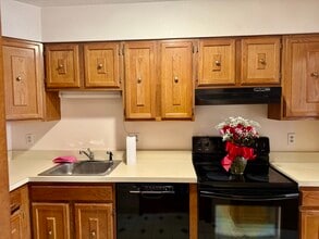 376 Cypress Rd in Newington, CT - Building Photo - Building Photo