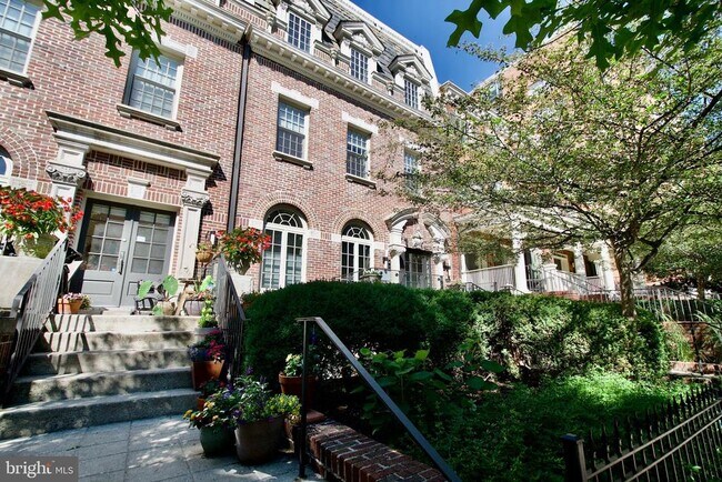 2818 Connecticut Ave NW in Washington, DC - Building Photo - Building Photo