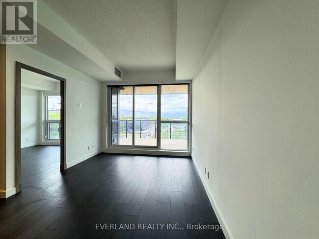 25-725 McMahon Dr in Toronto, ON - Building Photo - Building Photo