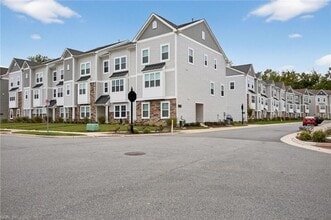 2001 Laycock Ln, Unit 103 in Suffolk, VA - Building Photo - Building Photo