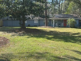 2312 Hillwood Dr E in Mobile, AL - Building Photo