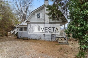 71 Hillside St in Canton, NC - Building Photo