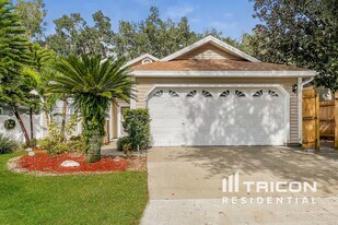 1425 Walden Oaks Pl in Plant City, FL - Building Photo