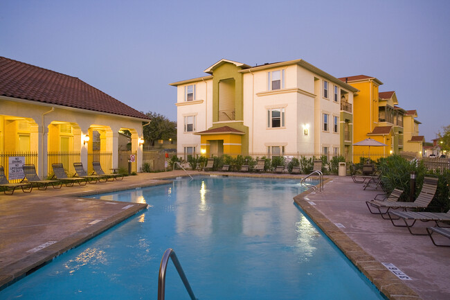 Costa Almadena in San Antonio, TX - Building Photo - Building Photo