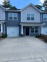 32 Malcolm Ct in Candler, NC - Building Photo