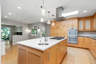 2640 SW Vista Dr in Portland, OR - Building Photo - Building Photo