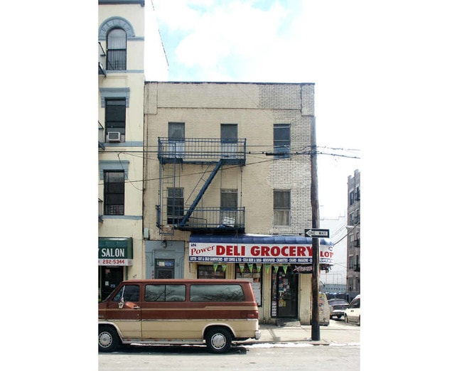 694 Courtlandt Ave